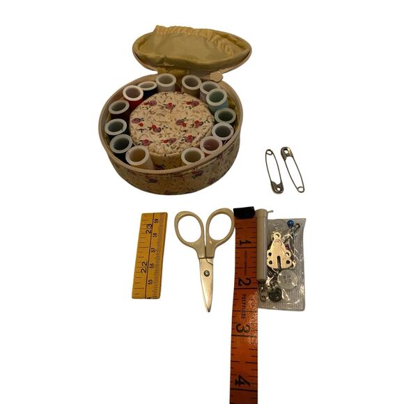 Vintage Floral Travel Sewing Kit Pin Cushion Thread Scissors Accessories Crafts - Picture 9 of 13